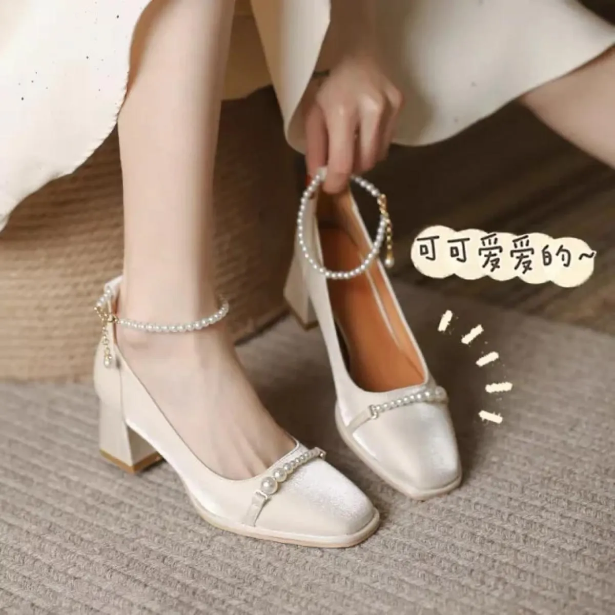 2024 Tacchi alti Moda donna Tacco quadrato Punta quadrata Mary Jane Scarpe eleganti Tacco medio Scarpe da festa Banchetto Tinta