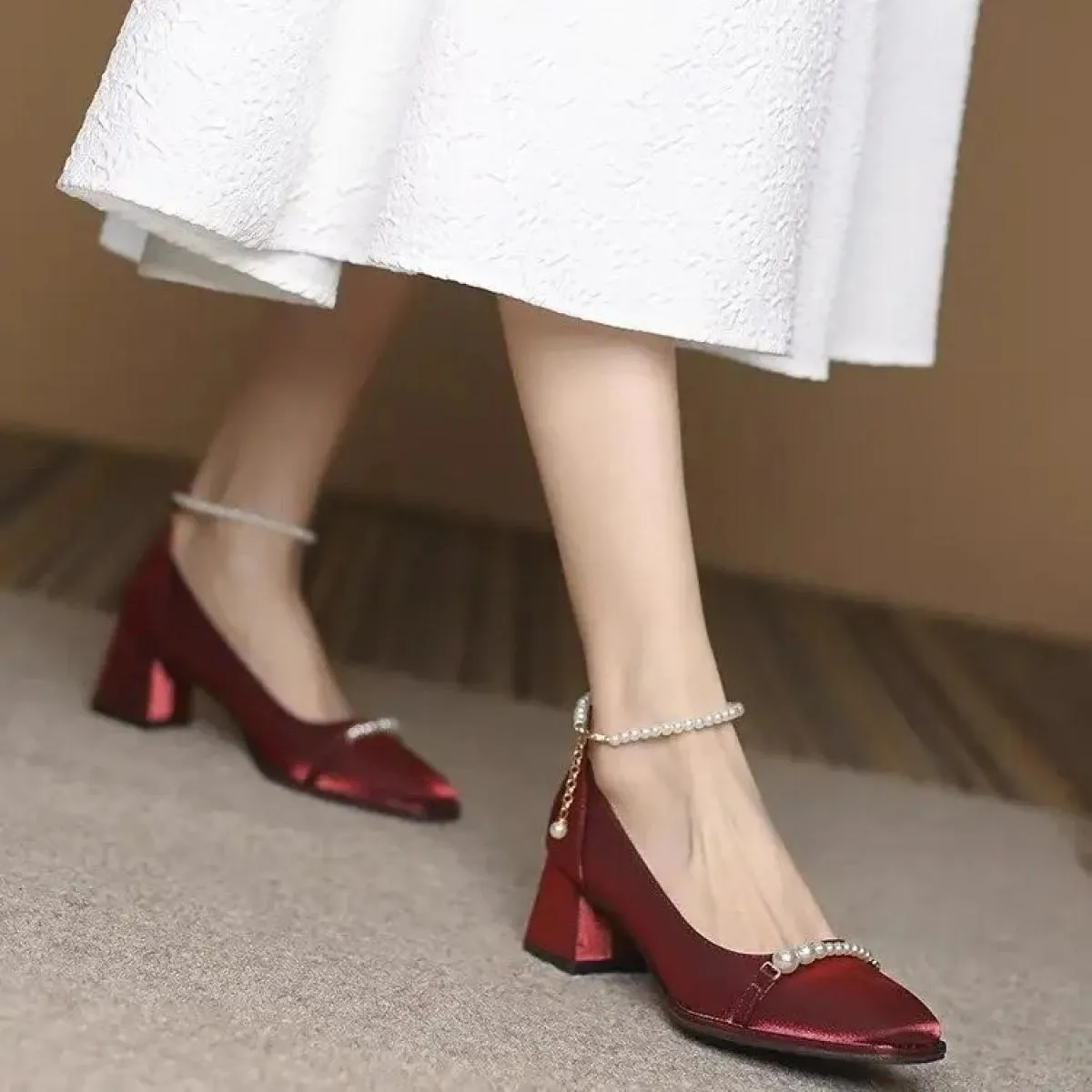 2024 Tacchi alti Moda donna Tacco quadrato Punta quadrata Mary Jane Scarpe eleganti Tacco medio Scarpe da festa Banchetto Tinta