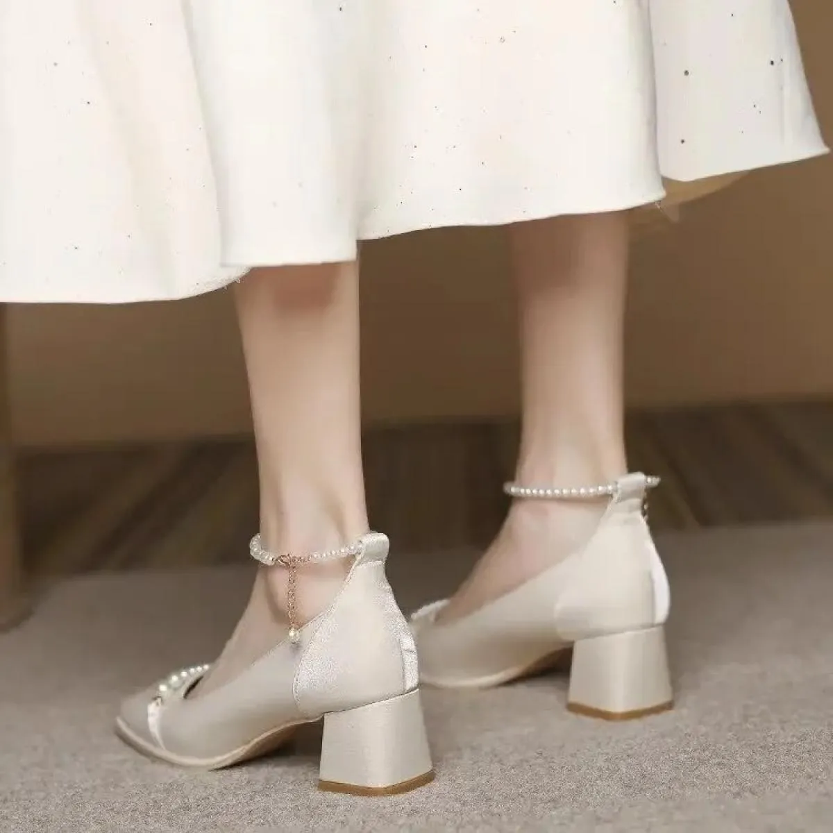 2024 Tacchi alti Moda donna Tacco quadrato Punta quadrata Mary Jane Scarpe eleganti Tacco medio Scarpe da festa Banchetto Tinta
