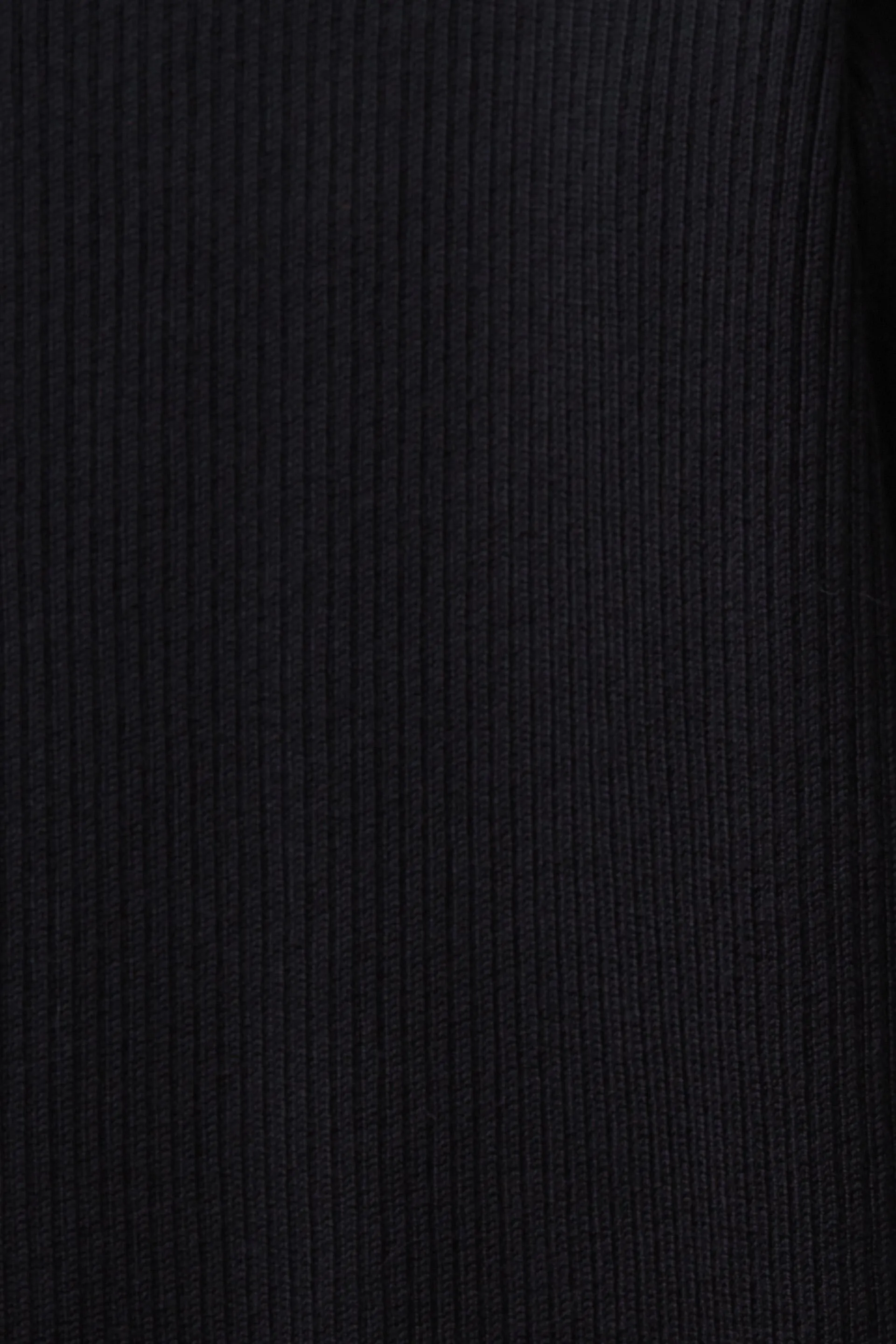 Abito mini in maglia a coste con collo a lupetto