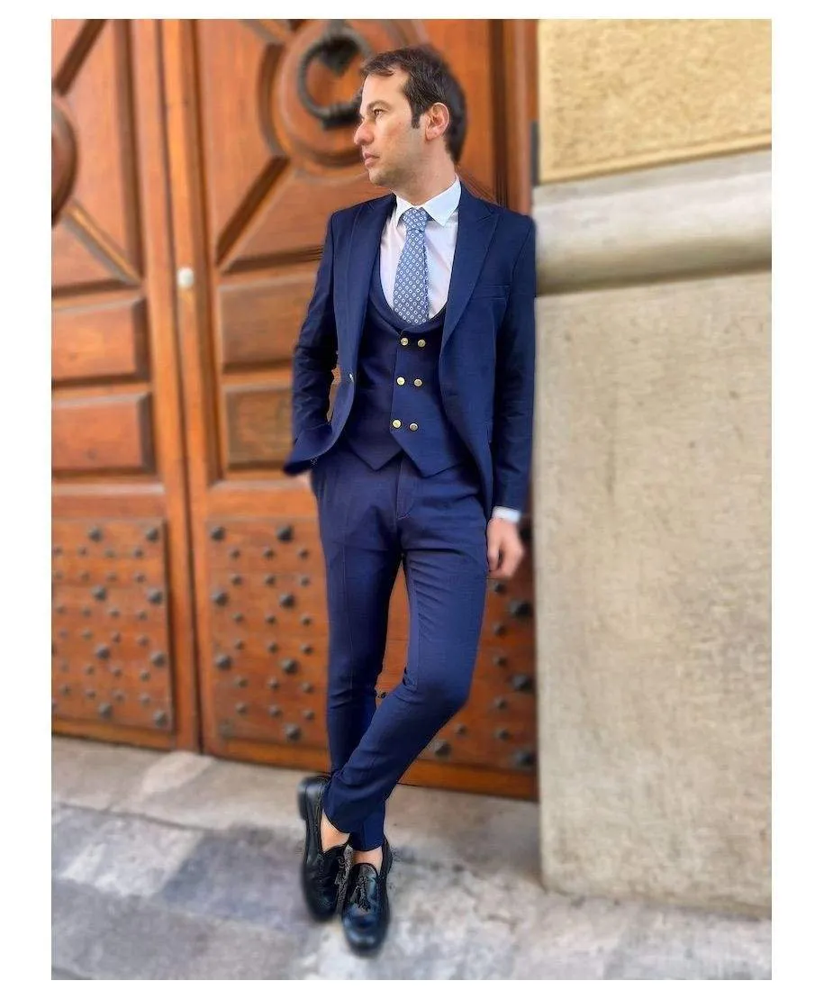Abito uomo blu elegante, con gilet