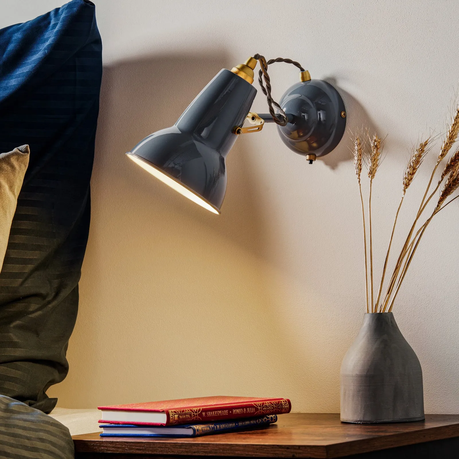 Anglepoise Original 1227 Applique in ottone grigio