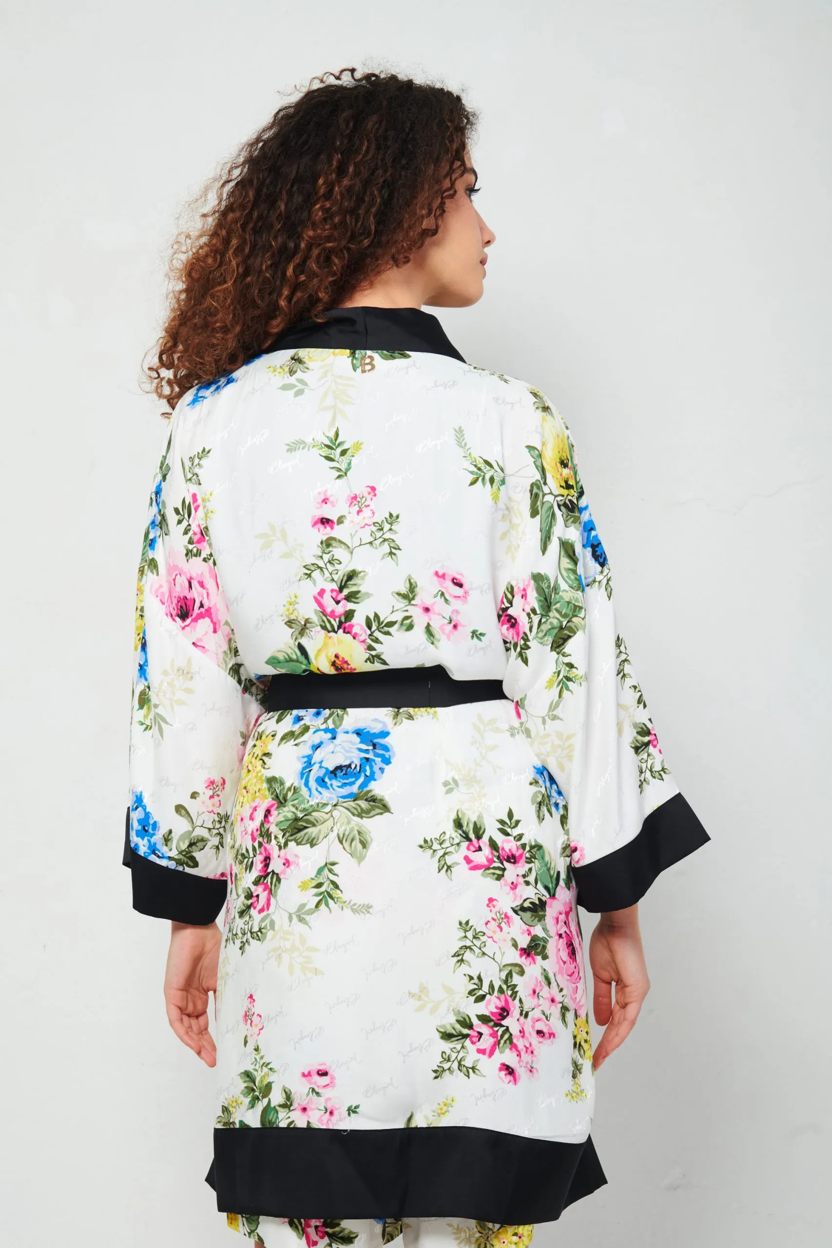 BLUGIRL Blusa a Kimono a fiori in raso