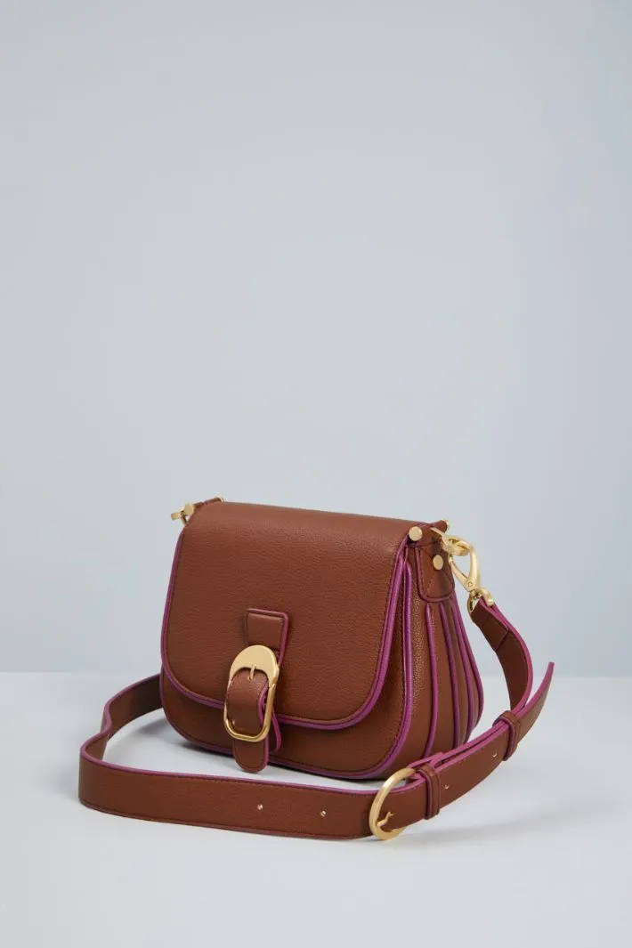 Borsa con piping a contrasto