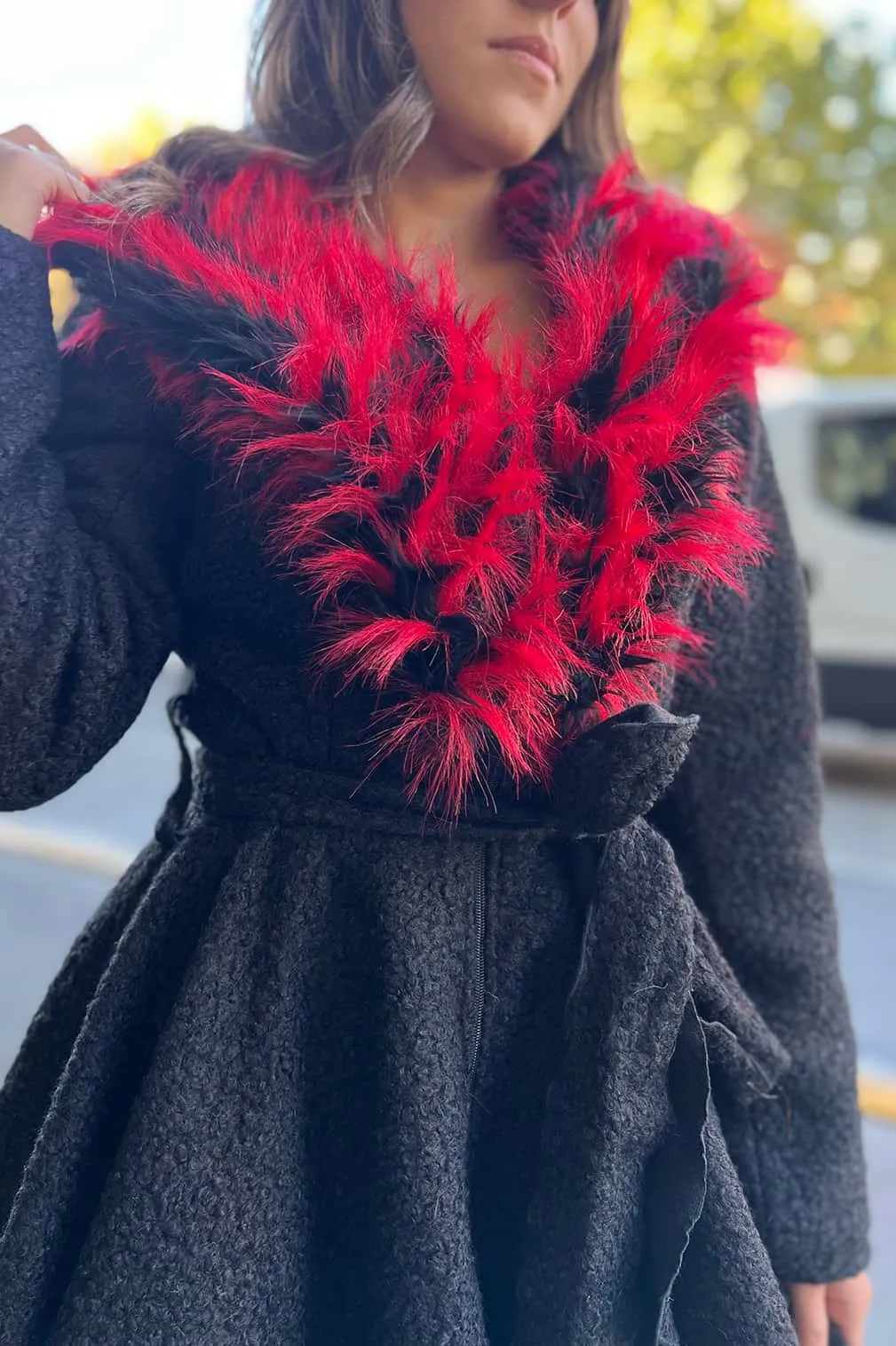 Cappotto nero con collo bicolore cucito