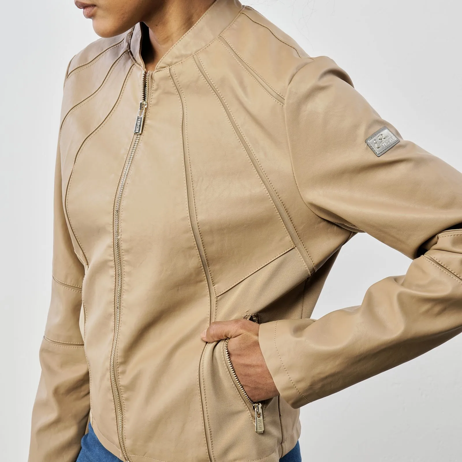 Giacca beige con tasche e zip