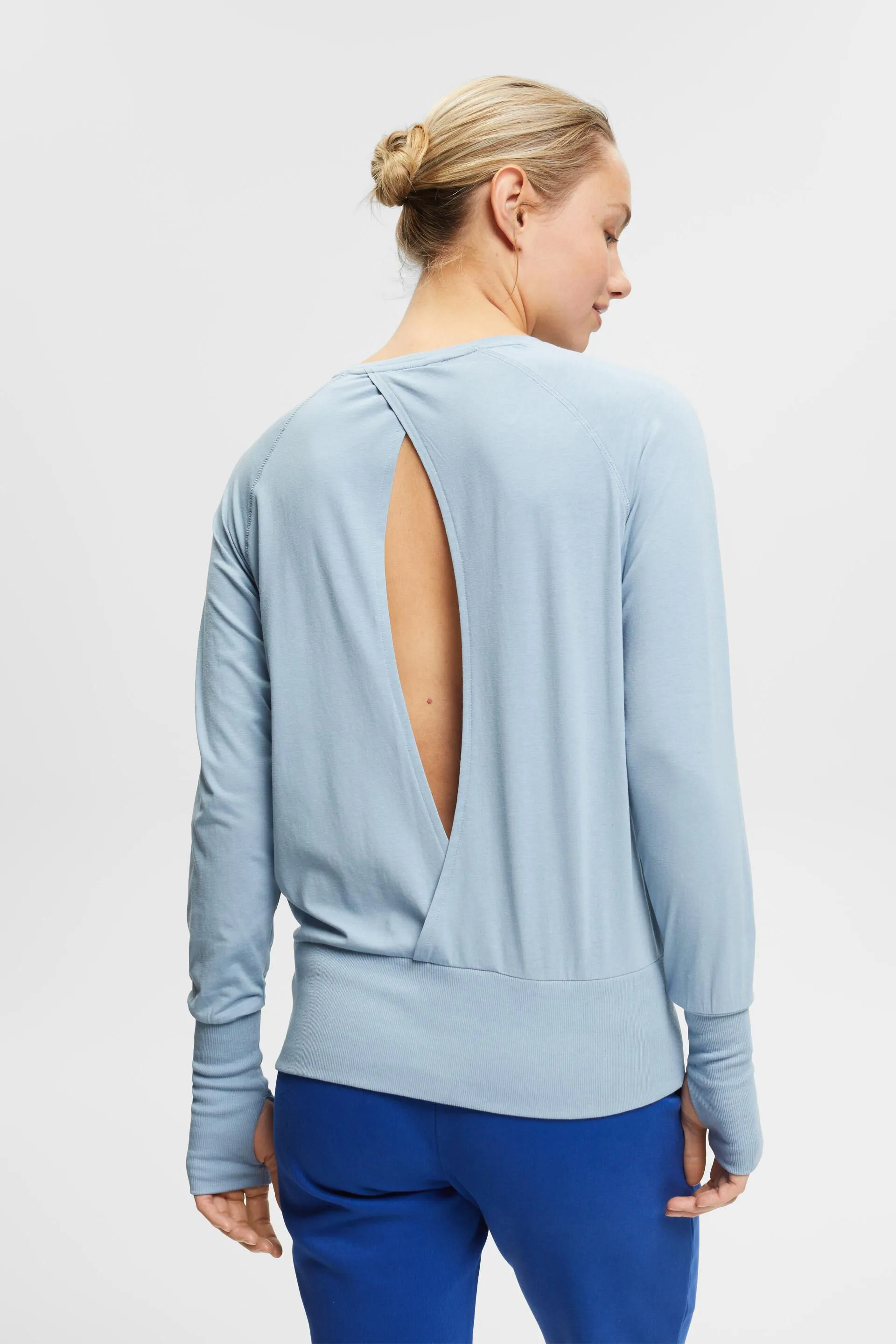Maglia a maniche lunghe con fori per i pollici