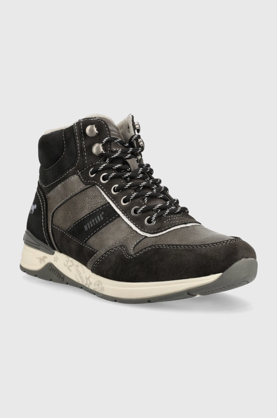 Mustang sneakers