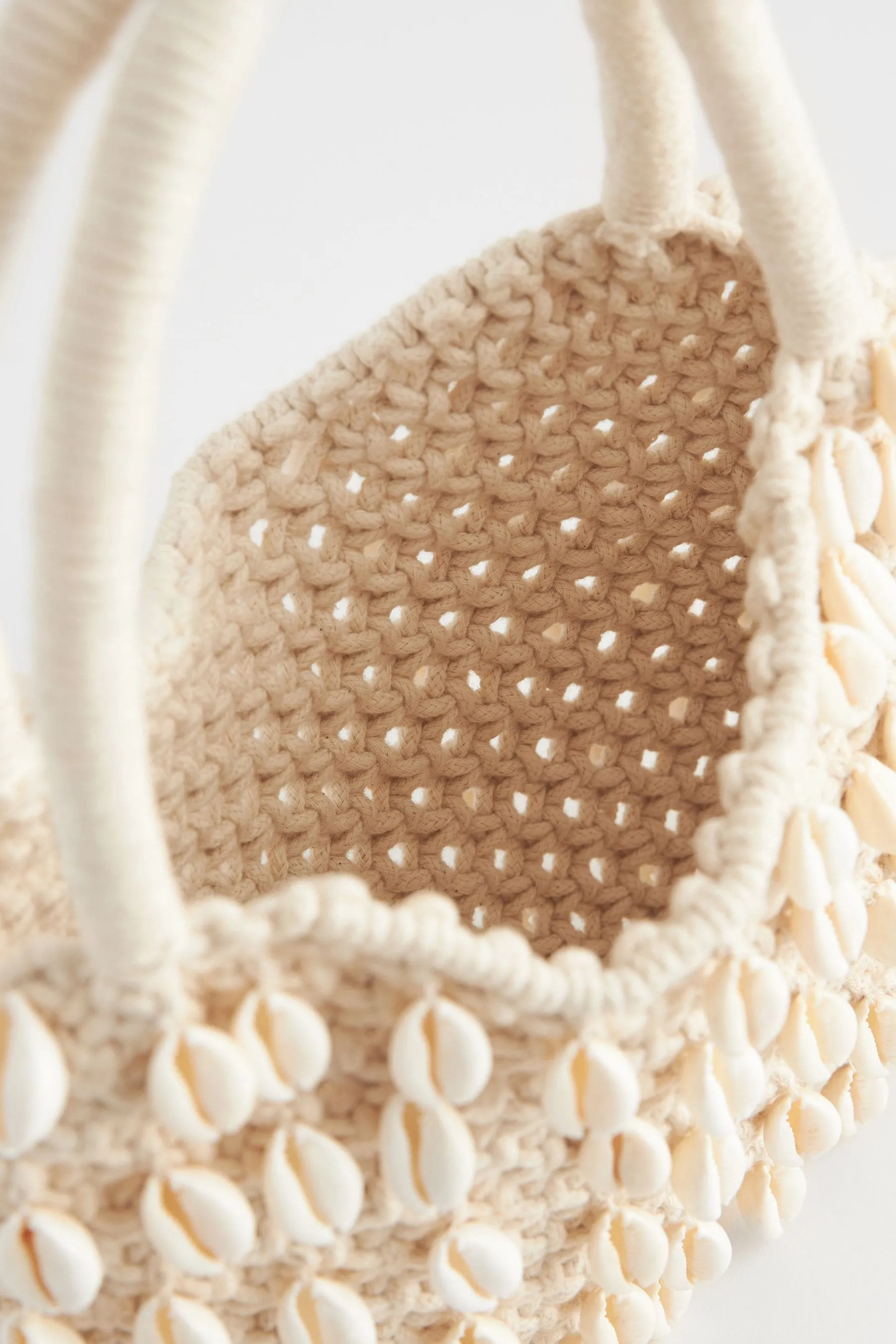 Naturale  - Borsa a mano con conchiglie all'uncinetto