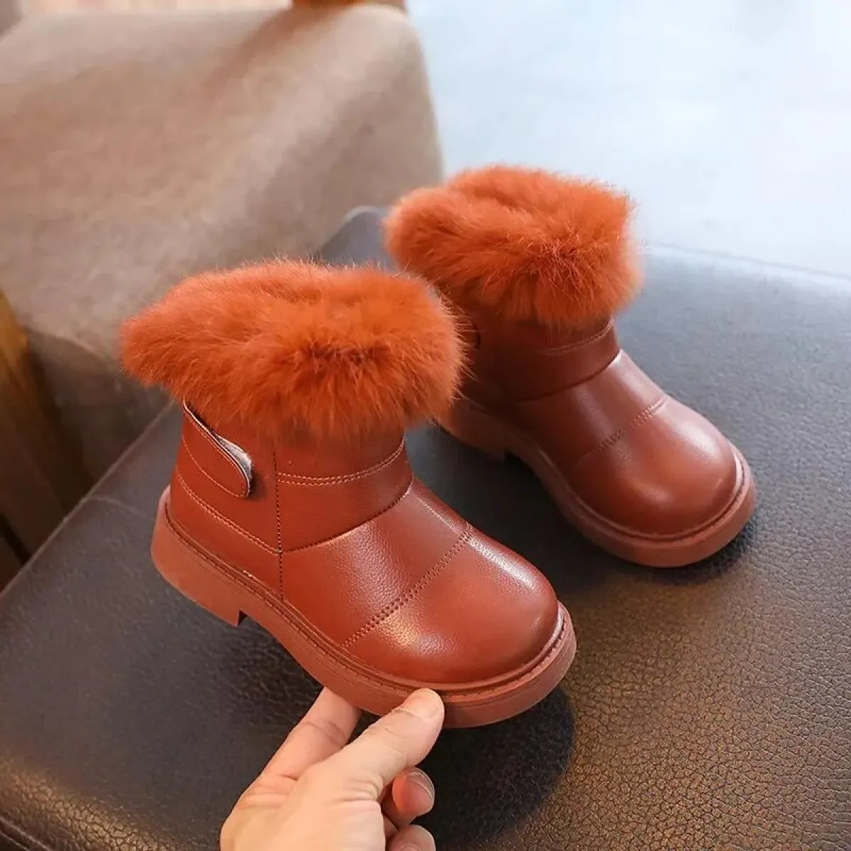 Nuova moda tinta unita stile britannico ragazze ragazzi stivali casual peluche scarpe invernali in cotone morbido stivaletto cor