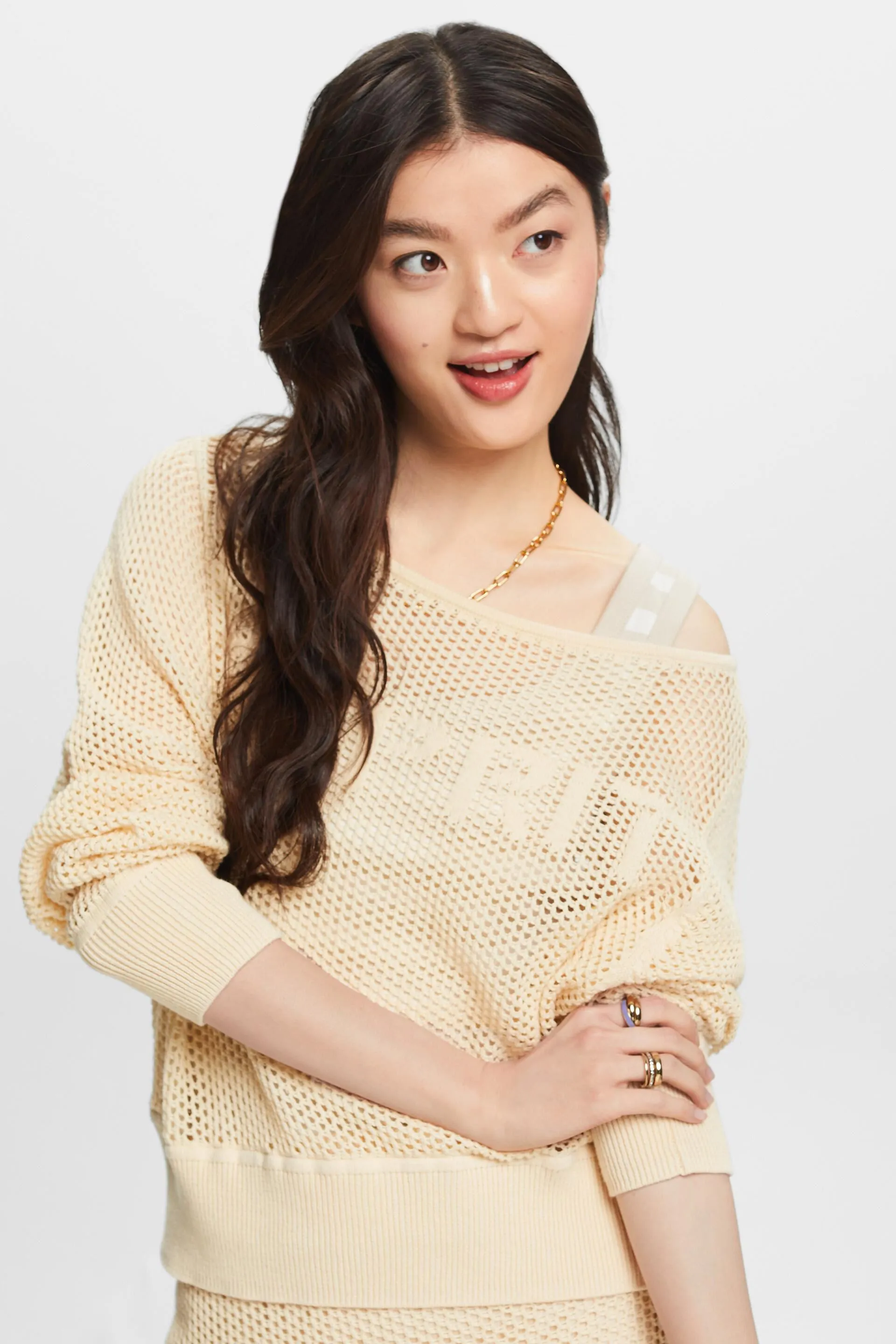 Pullover in mesh con scollo a barchetta e logo
