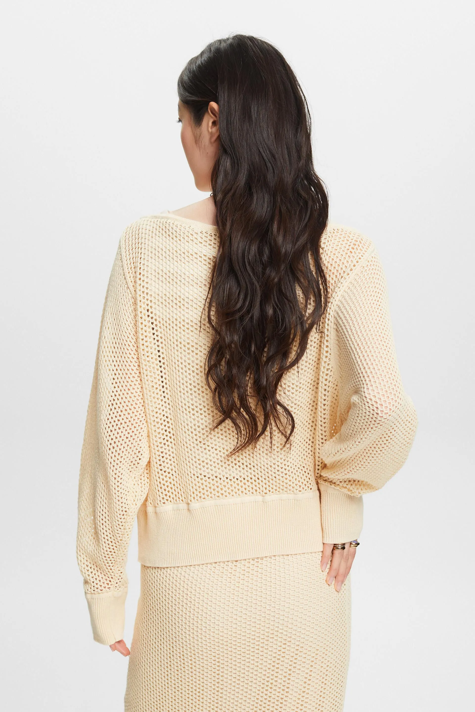 Pullover in mesh con scollo a barchetta e logo