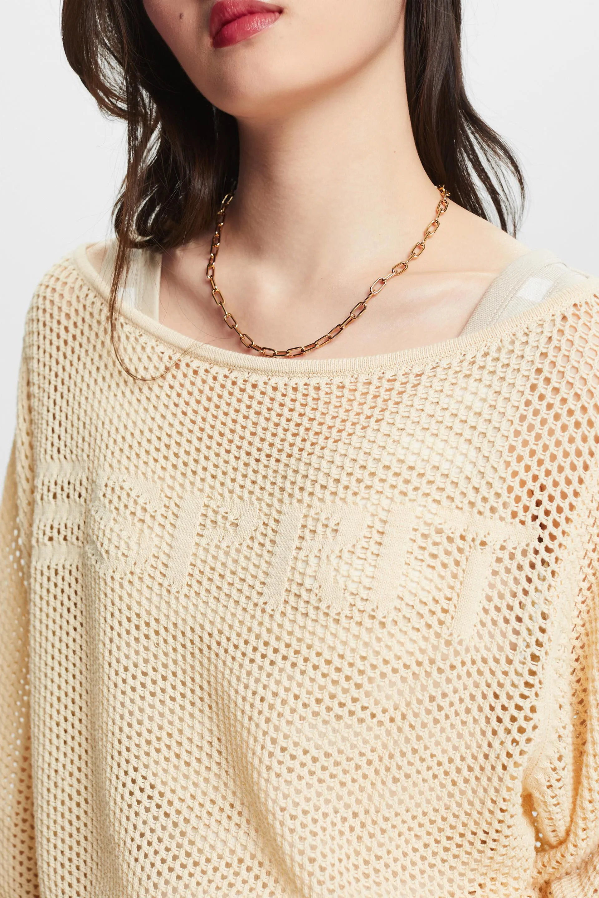 Pullover in mesh con scollo a barchetta e logo