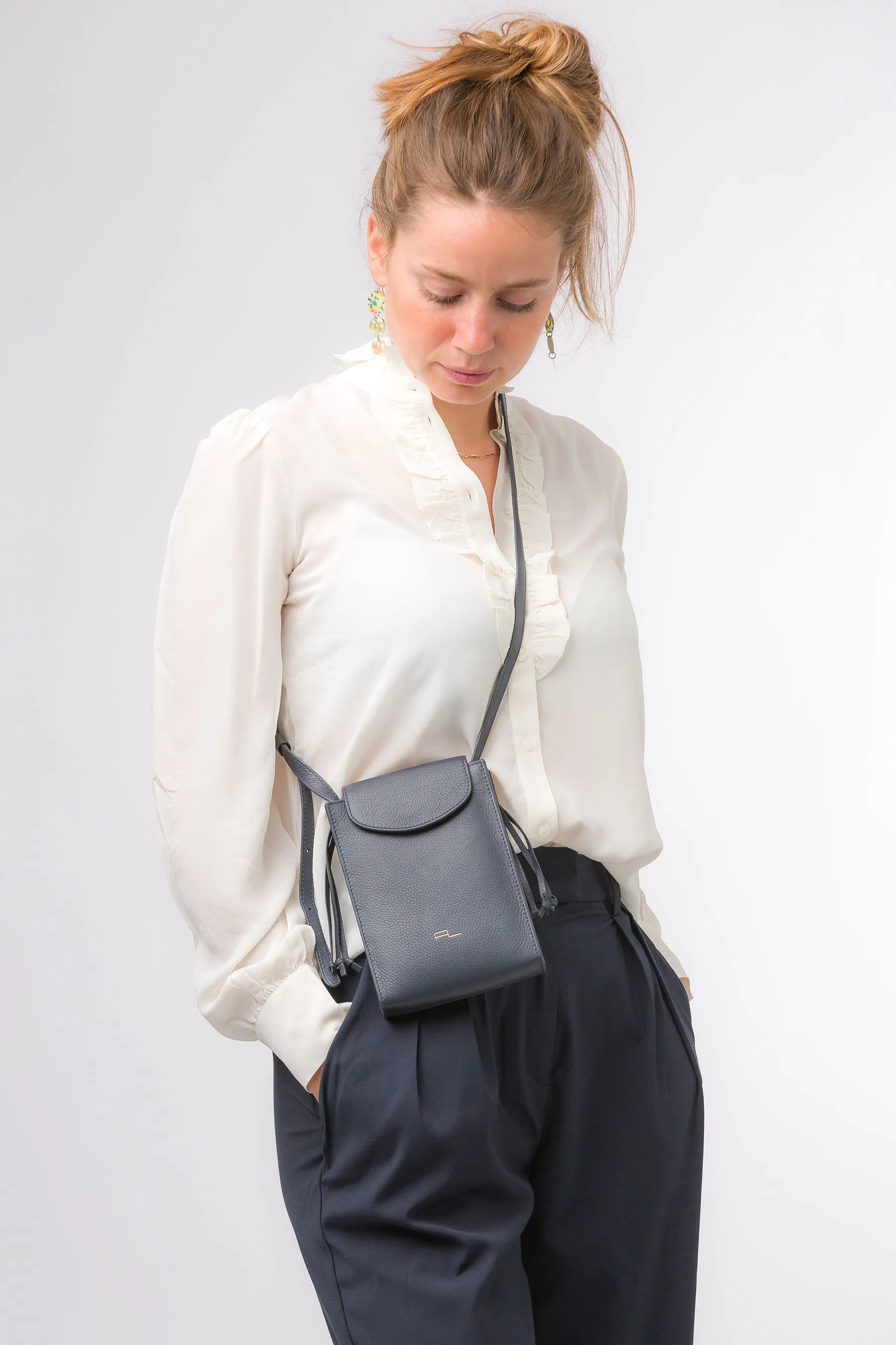 Pure Luxuries London Kiana - Borsa per telefono a tracolla in pelle nappa