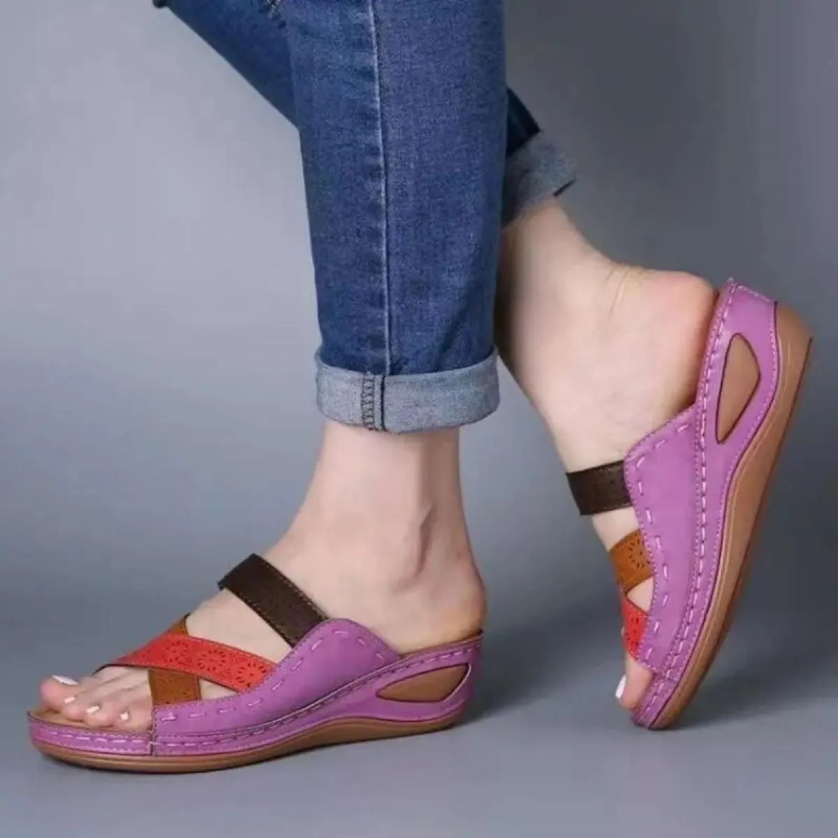 Sandali da donna 2024 Scarpe con zeppa alla moda per pantofole da donna Scarpe estive con sandali con tacco Infradito da donna C