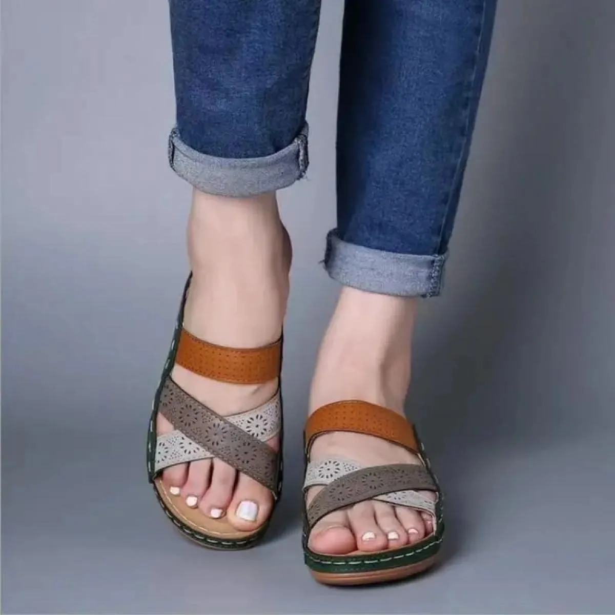 Sandali da donna 2024 Scarpe con zeppa alla moda per pantofole da donna Scarpe estive con sandali con tacco Infradito da donna C