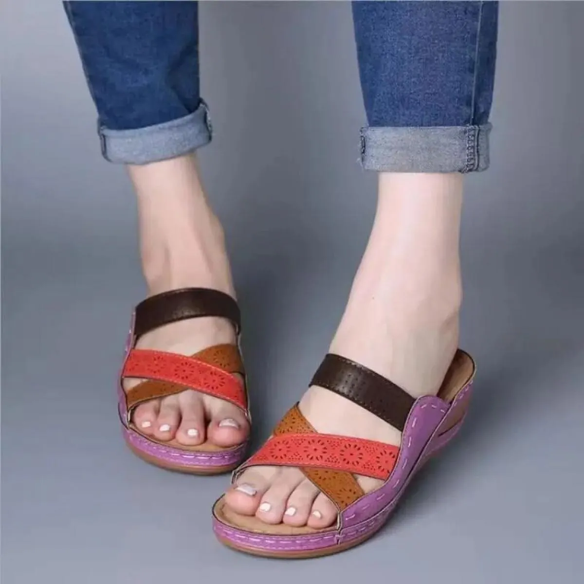 Sandali da donna 2024 Scarpe con zeppa alla moda per pantofole da donna Scarpe estive con sandali con tacco Infradito da donna C