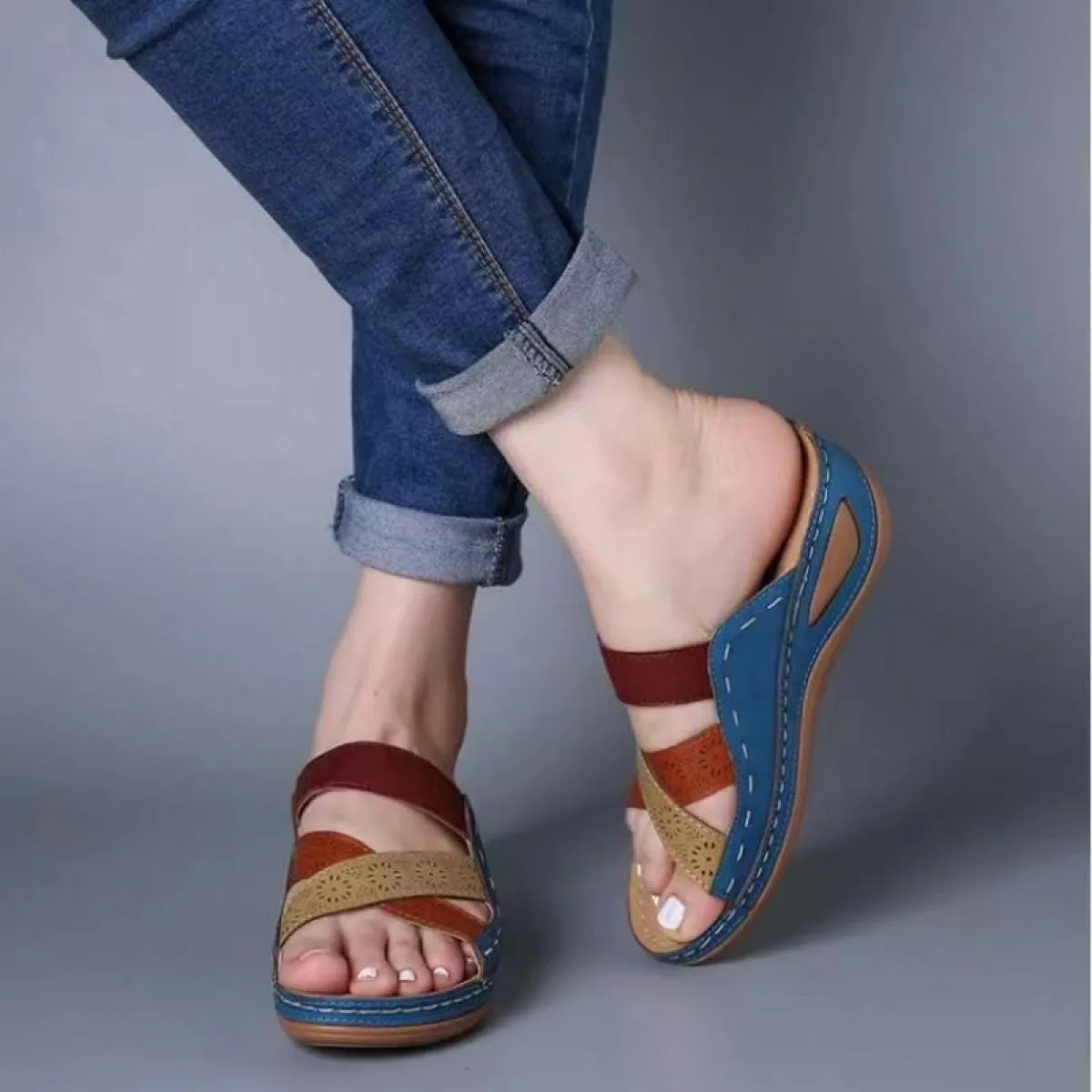 Sandali da donna 2024 Scarpe con zeppa alla moda per pantofole da donna Scarpe estive con sandali con tacco Infradito da donna C