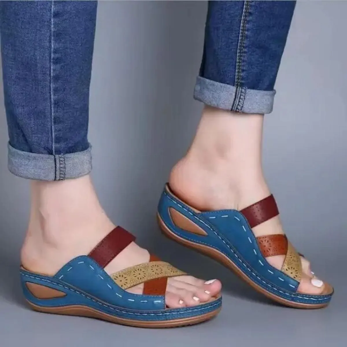 Sandali da donna 2024 Scarpe con zeppa alla moda per pantofole da donna Scarpe estive con sandali con tacco Infradito da donna C