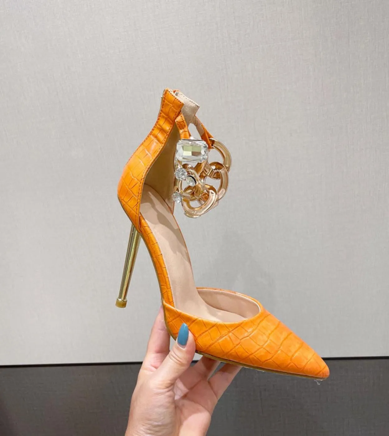 Scarpe da donna Estate Scarpe da donna Tacchi alti Sandali da donna con diamanti 2022 Tacchi a punta Scarpe con tacco alto per l