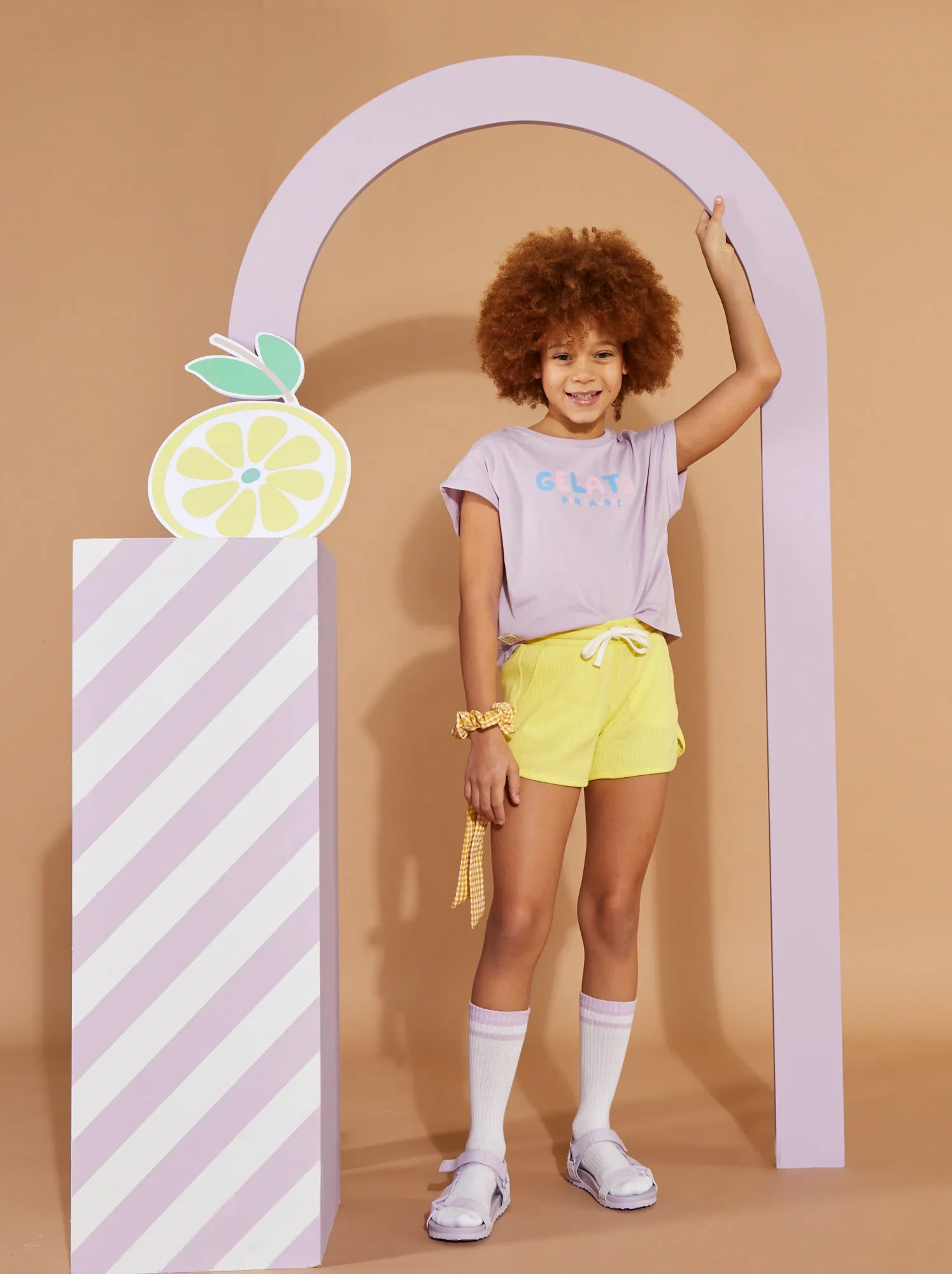 Shorts a coste con cordoncino da annodare - giallo