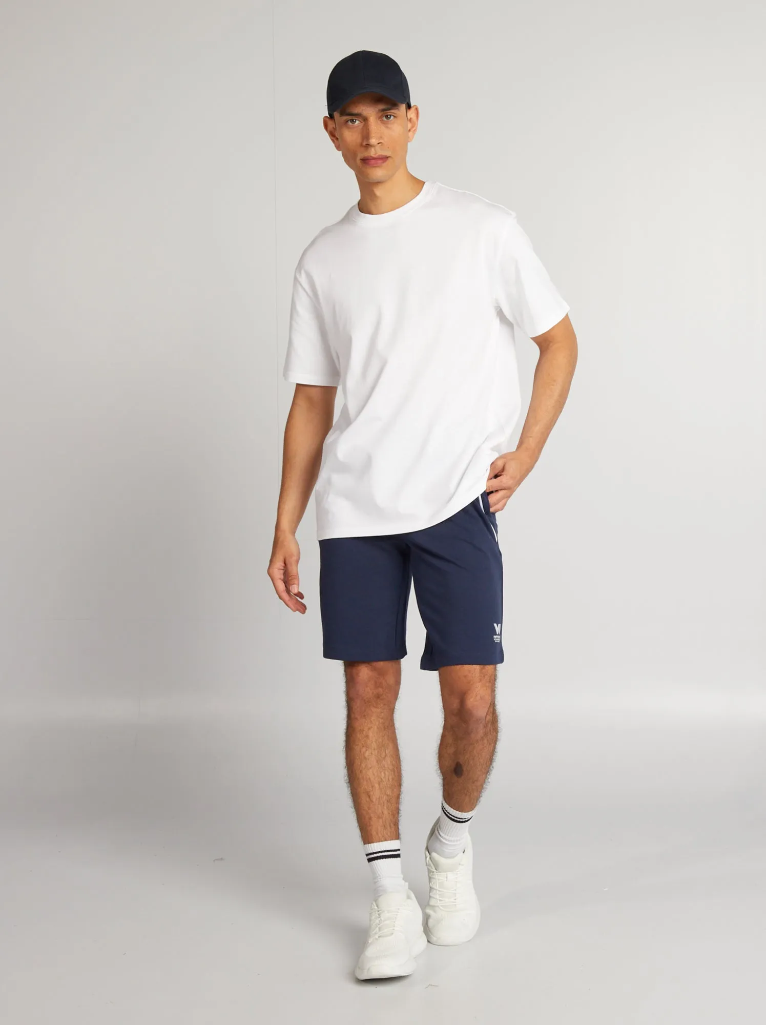 Shorts in tessuto felpato con vita elasticizzata - NERO