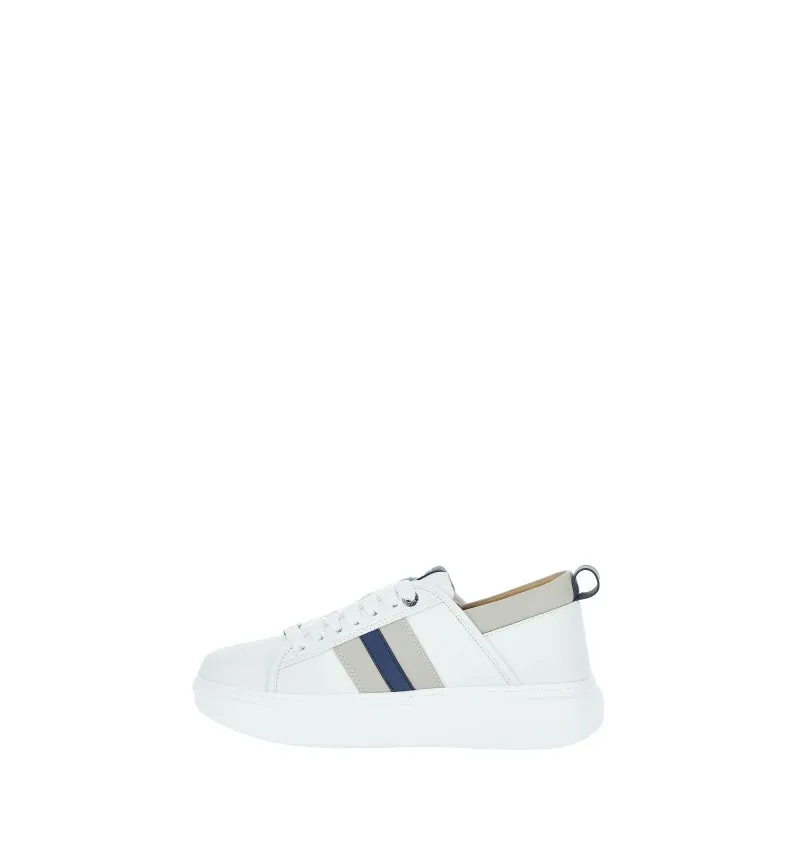 Sneakers con lacci