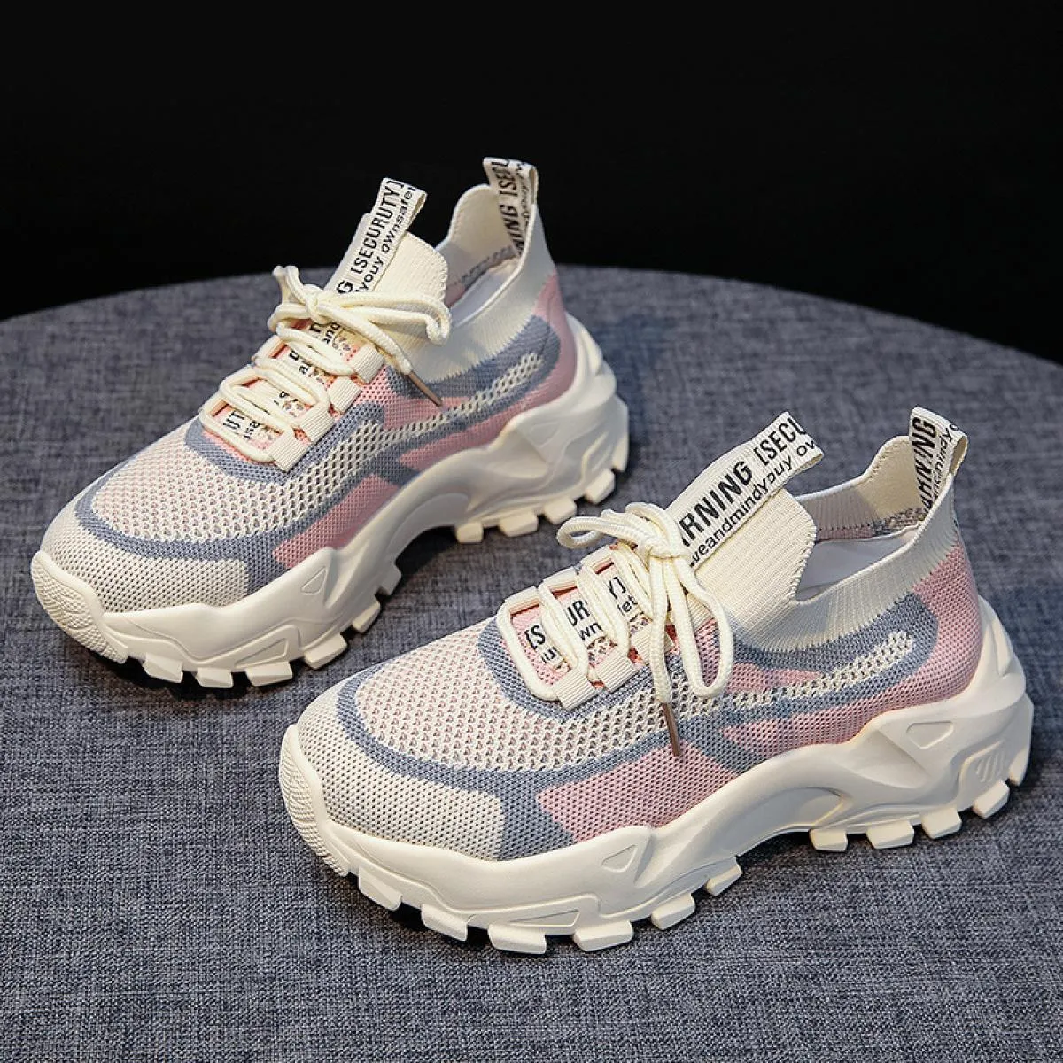 Sneakers da donna 2022 Designer Brand Scarpe da corsa Gym Mesh Traspirante Scarpe da donna di lusso Moda di lusso Ladies Tennis