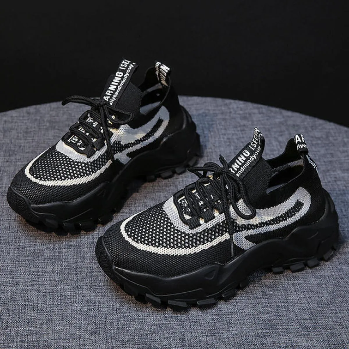 Sneakers da donna 2022 Designer Brand Scarpe da corsa Gym Mesh Traspirante Scarpe da donna di lusso Moda di lusso Ladies Tennis
