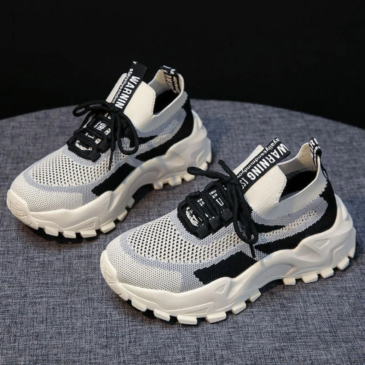 Sneakers da donna 2022 Designer Brand Scarpe da corsa Gym Mesh Traspirante Scarpe da donna di lusso Moda di lusso Ladies Tennis