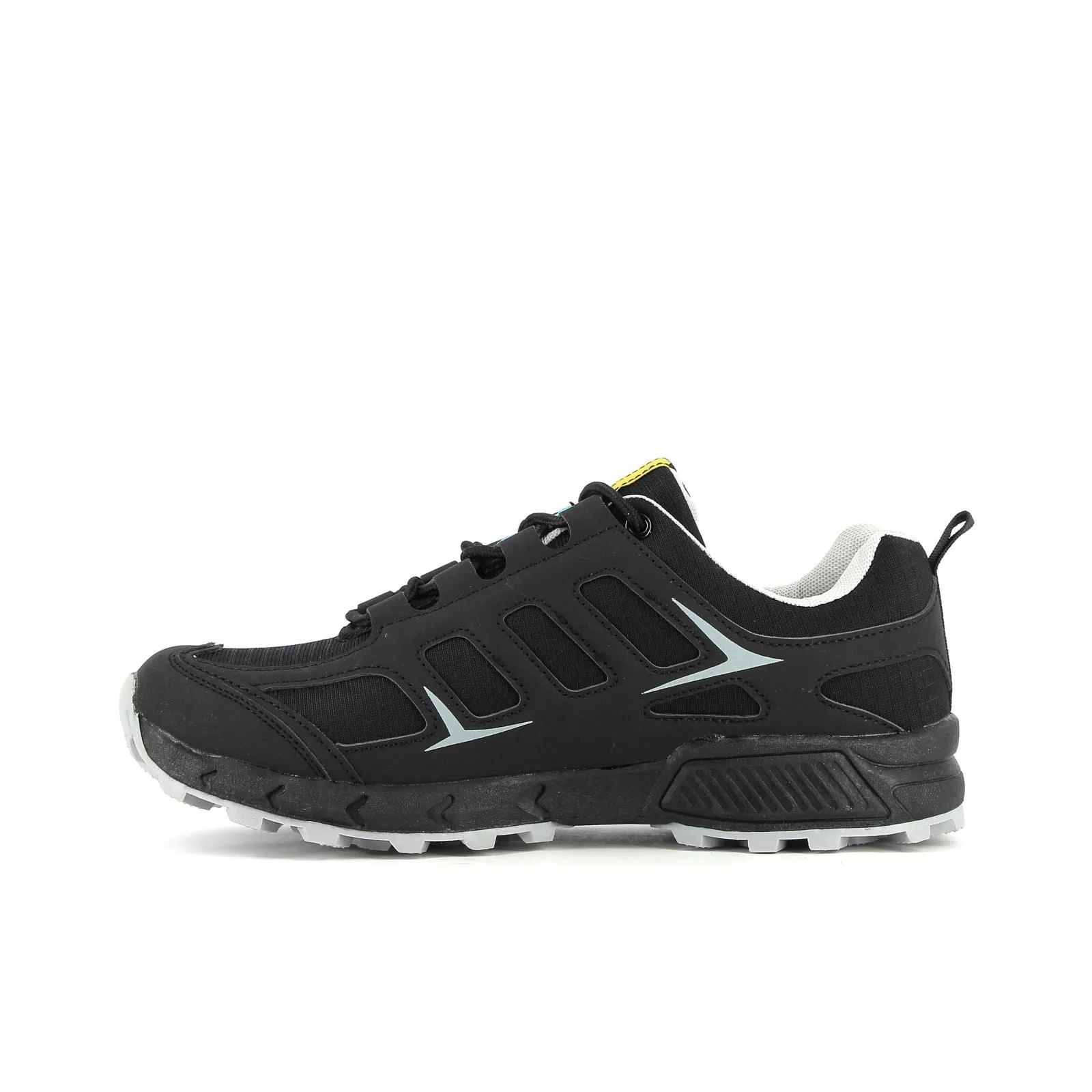 Sneakers nere da trekking