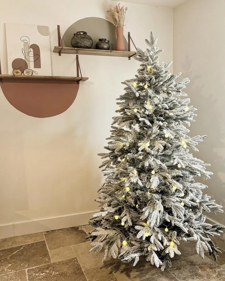 Snowy Christmas Tree 180 cm White BASSIE