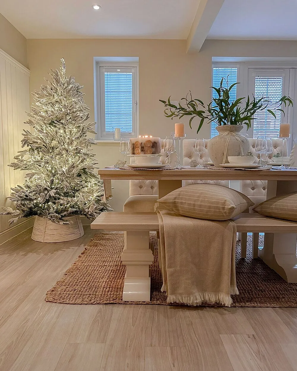 Snowy Christmas Tree 180 cm White BASSIE