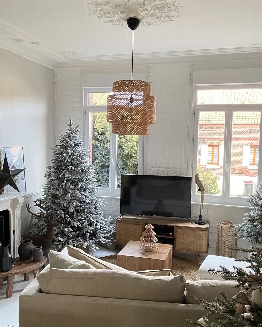 Snowy Christmas Tree 180 cm White BASSIE