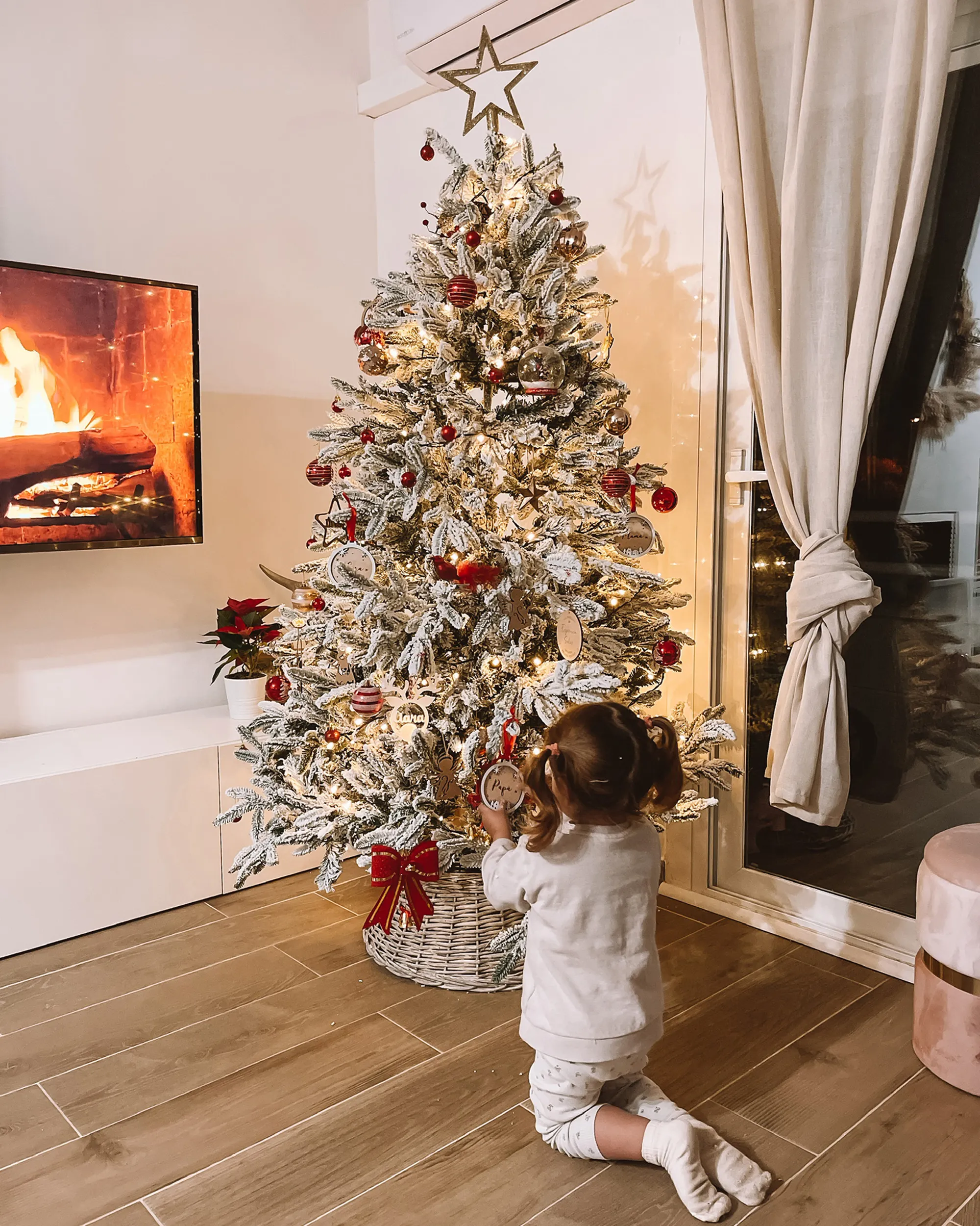 Snowy Christmas Tree 180 cm White BASSIE