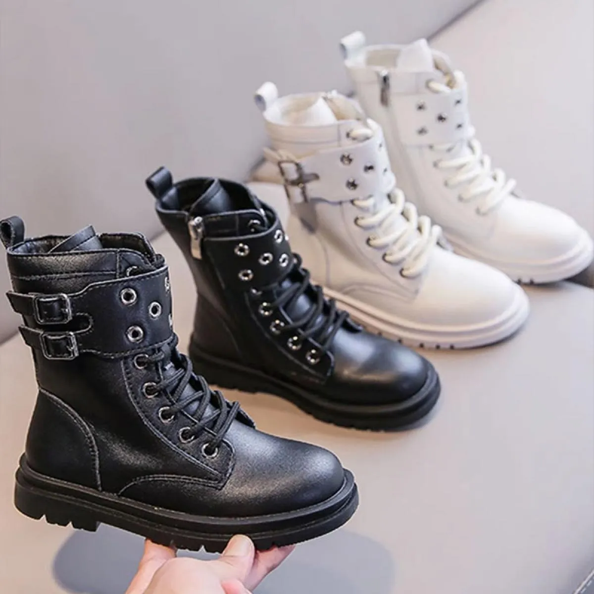 Stivali da ragazza a metà polpaccio Stivali lunghi da bambino stile punk alla moda 2023 Autunno Inverno Passerella Scarpe da fes