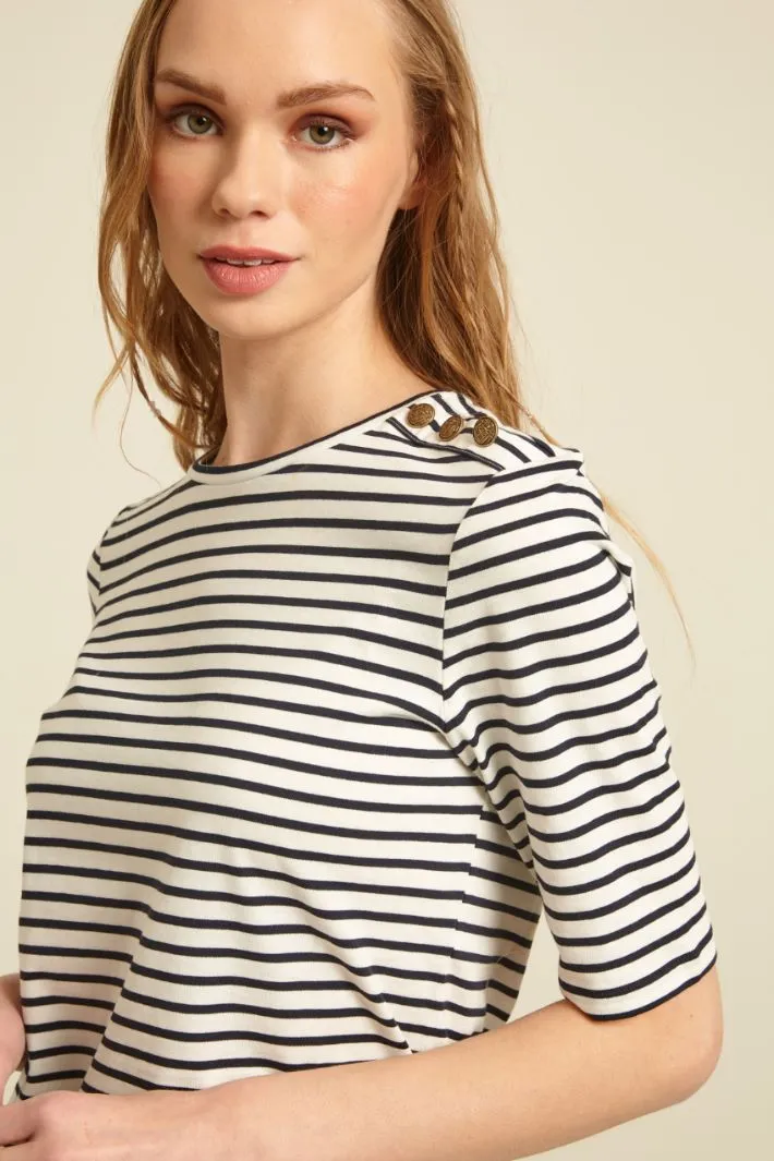 T-shirt con bottoni