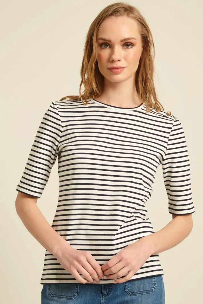 T-shirt con bottoni