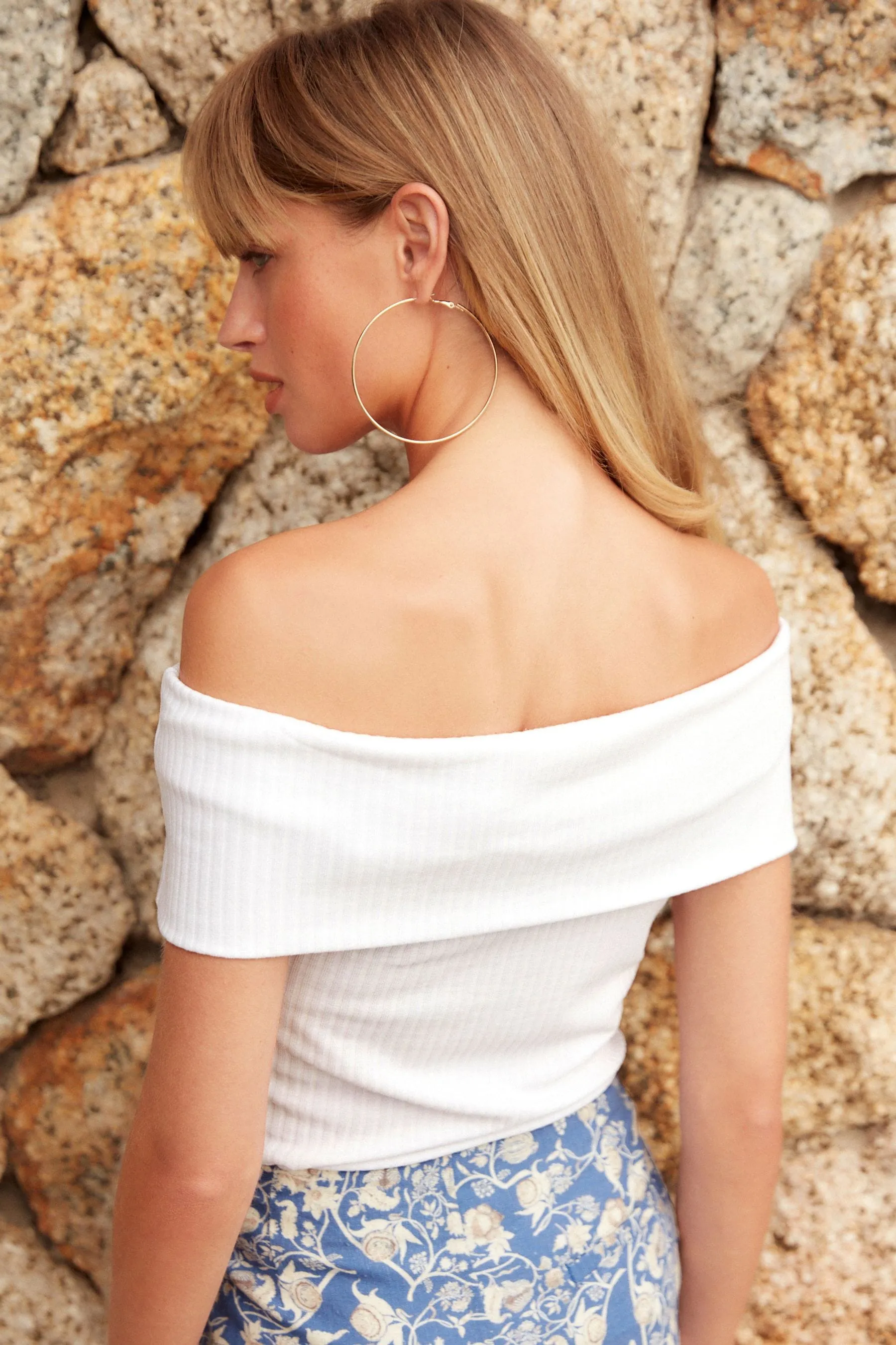 Top estivo a coste con scollo alla Bardot e spalle scoperte