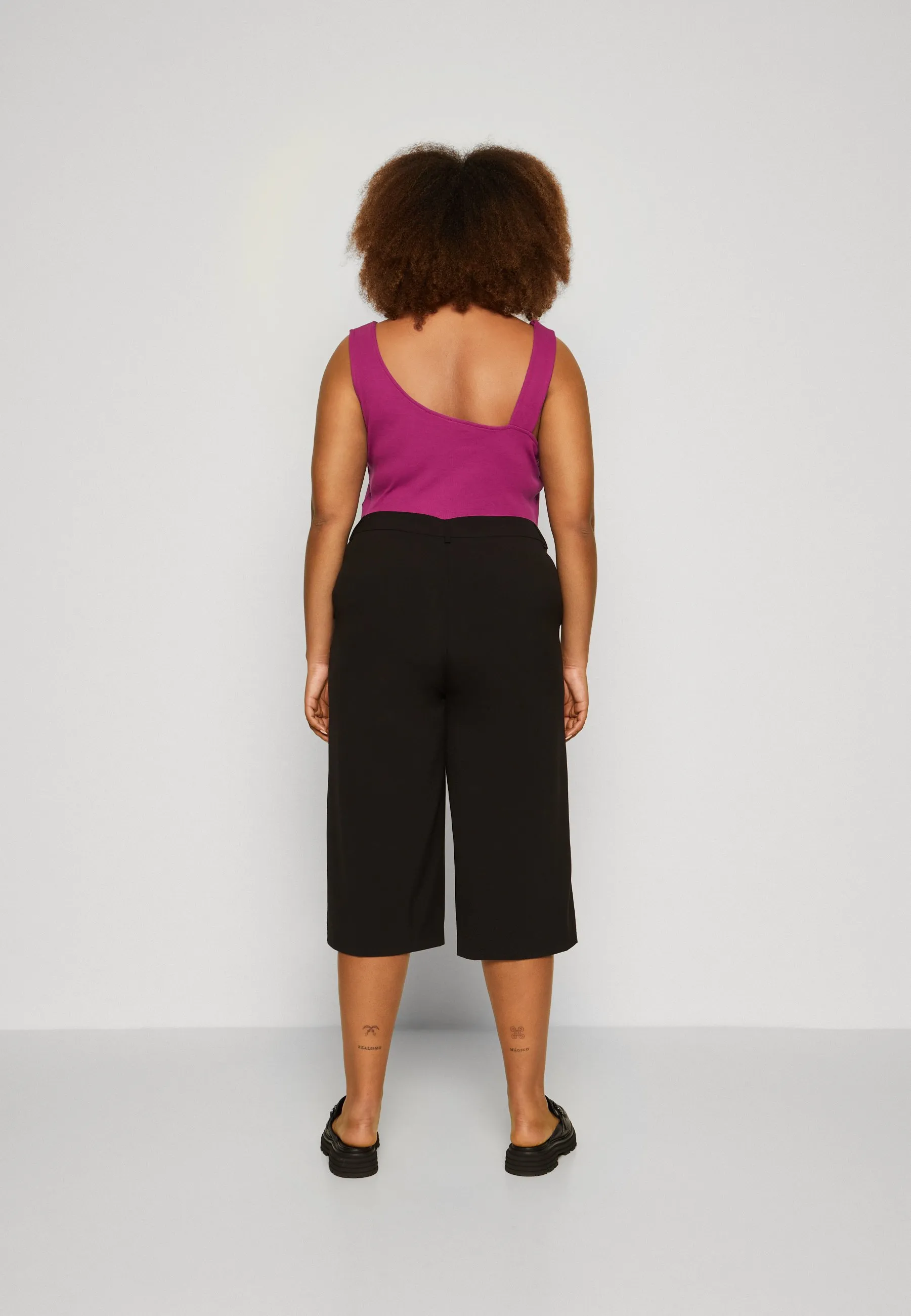 VMWAVE CULOTTE - Pantaloni